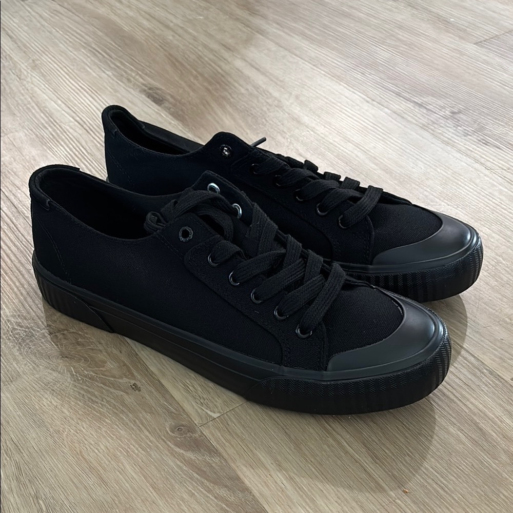 NEW Women’s Rocjest Lace Up Canvas Sneakers